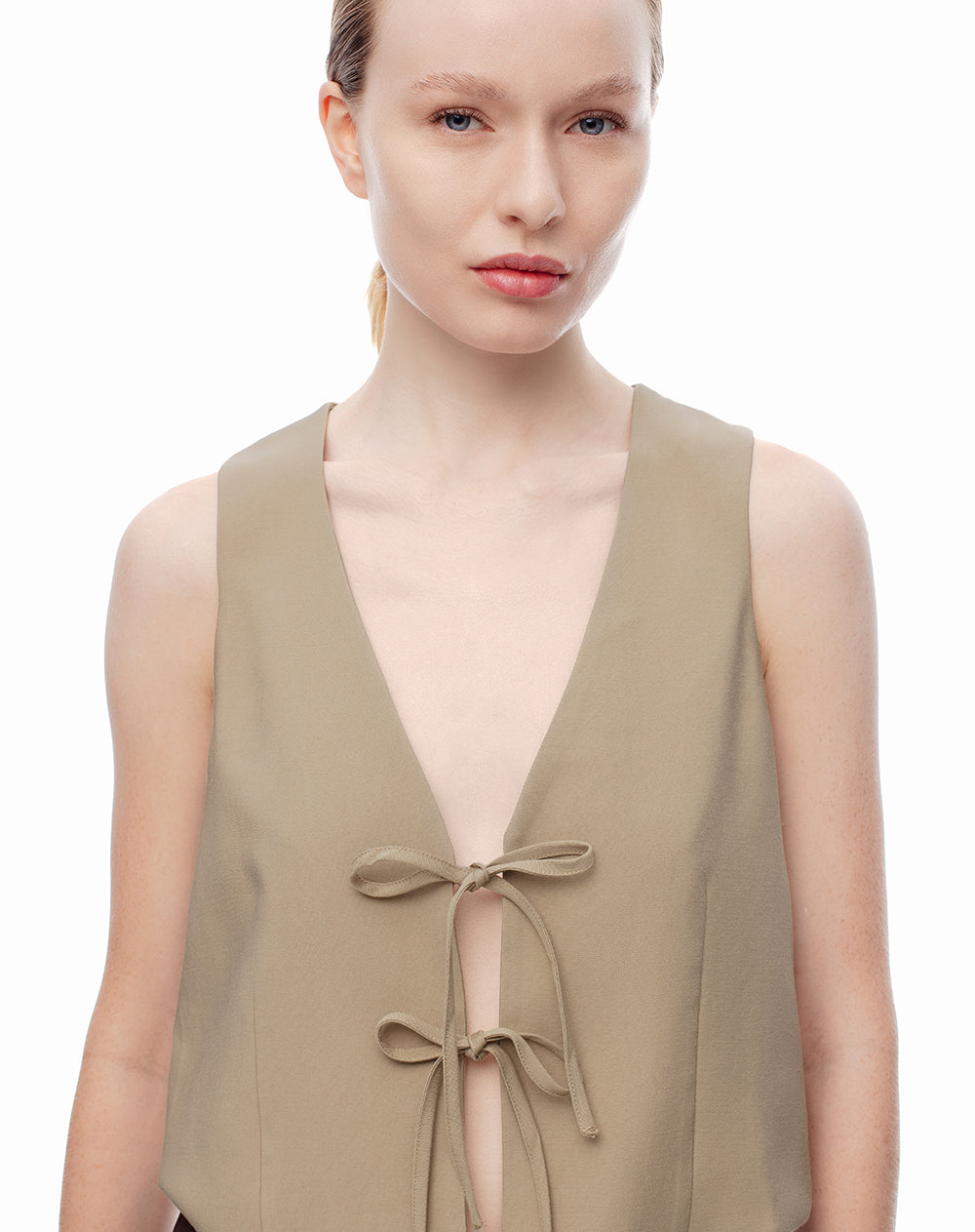 Chaleco loose fit sin capucha khaki