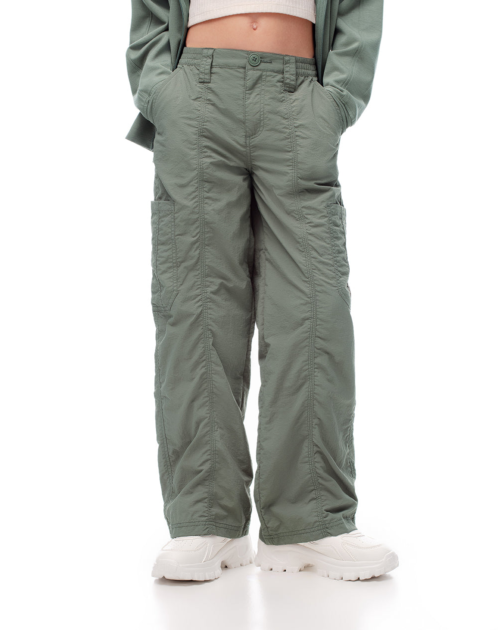 Pantalón cargo tiro medio elástico interno verde para niña