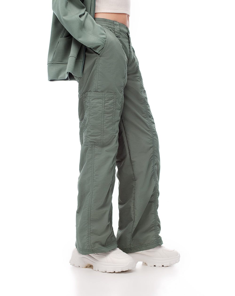 Pantalón cargo tiro medio elástico interno verde para niña