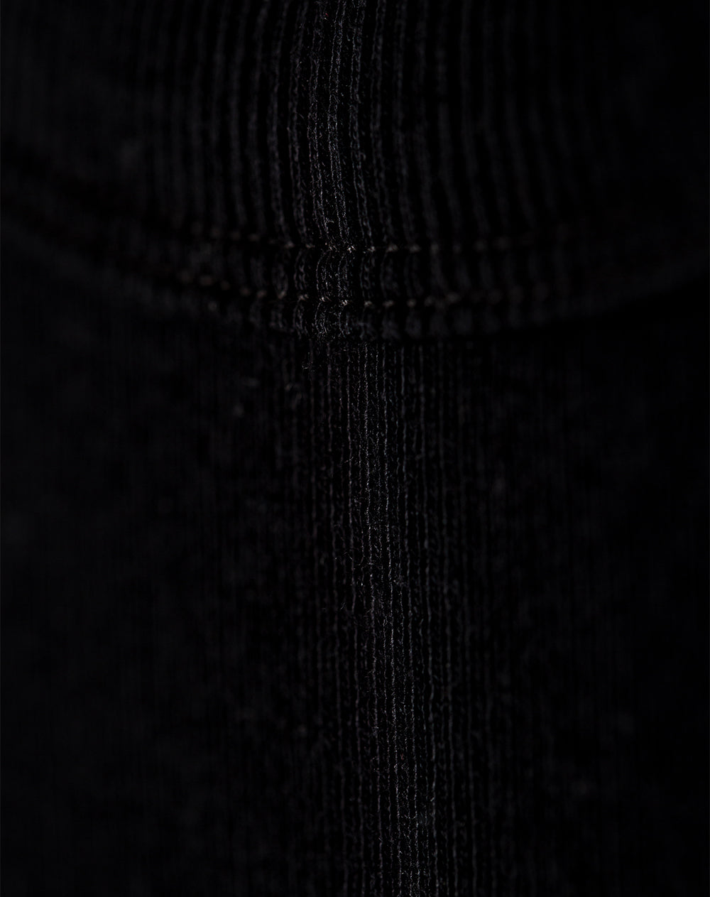 Camiseta slim fit manga corta negra