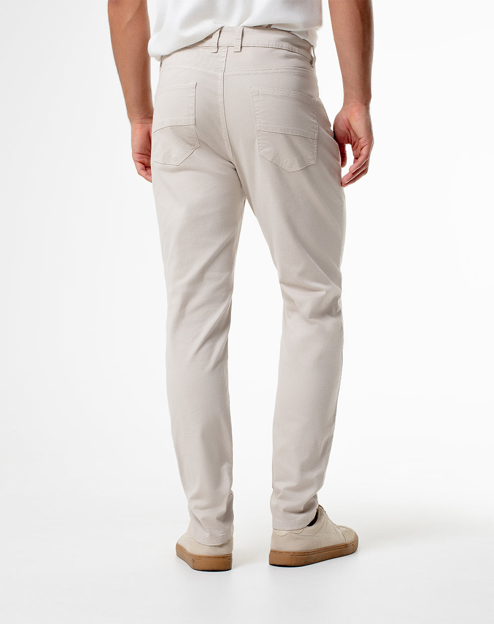 Pantalón slim fit tiro medio en drill arena
