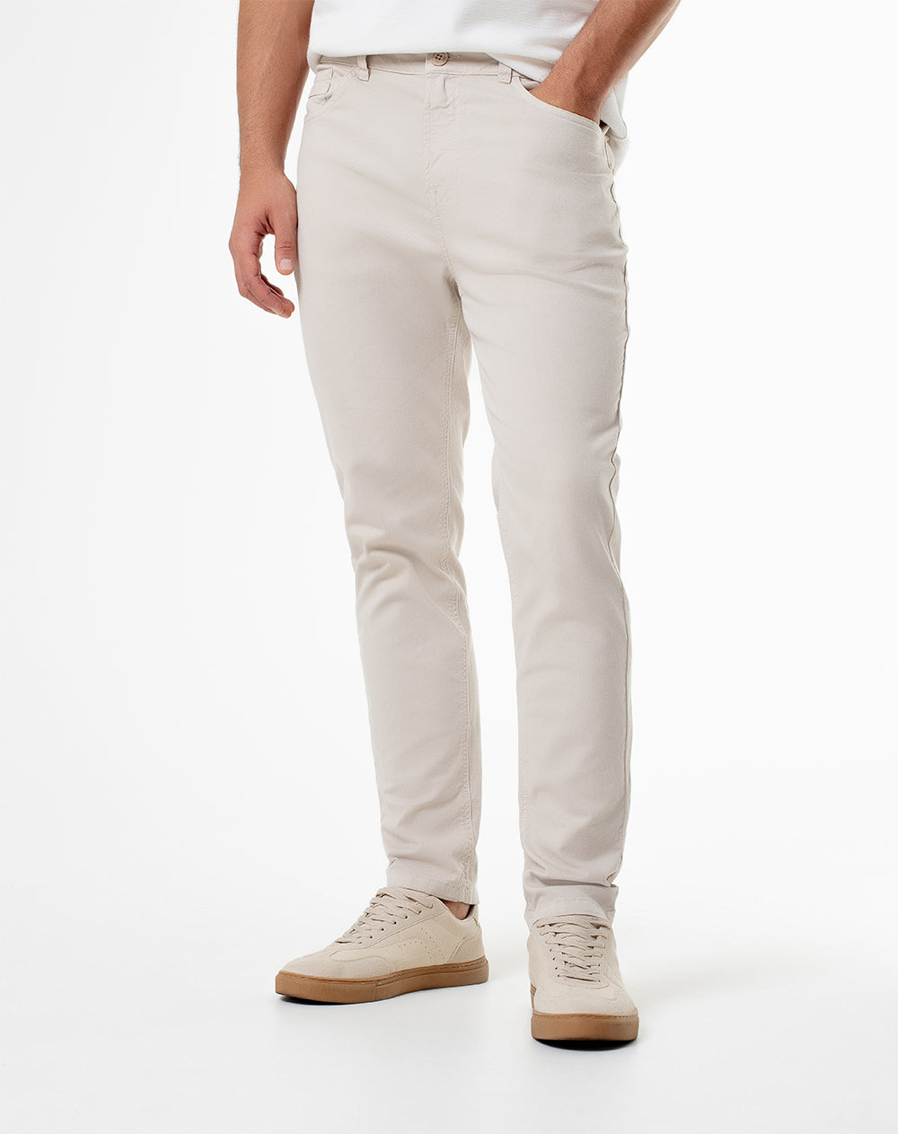 Pantalón slim fit tiro medio en drill arena
