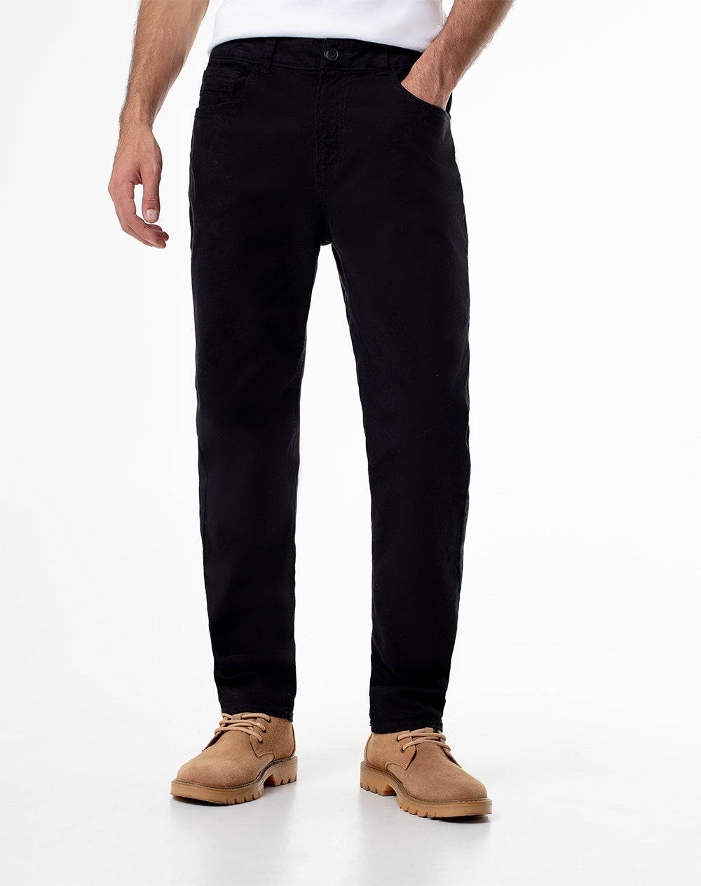 Pantalón slim fit tiro medio en drill negro