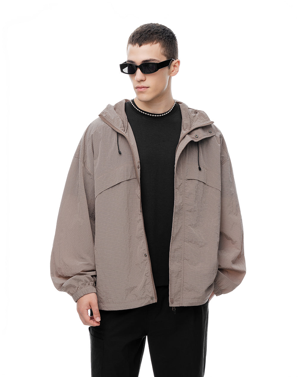 Chaqueta rompevientos café cuadros hombre