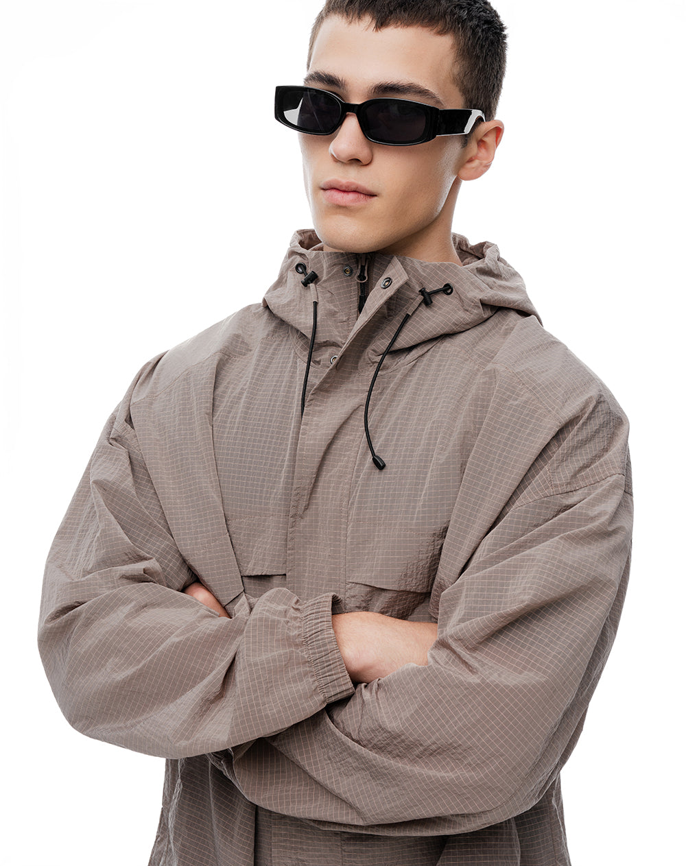 Chaqueta rompevientos café cuadros hombre