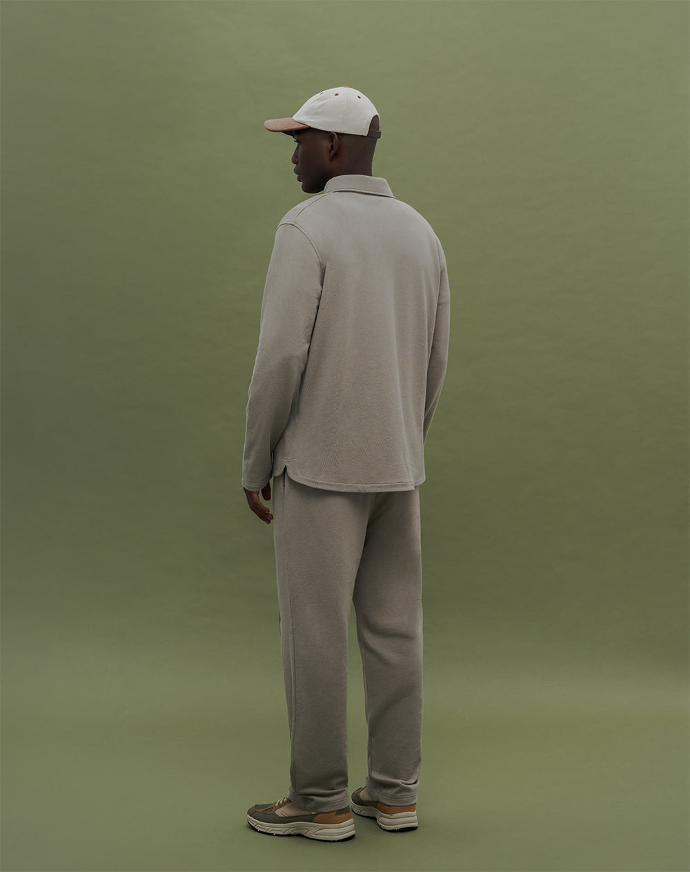 Buzo regular fit taupe
