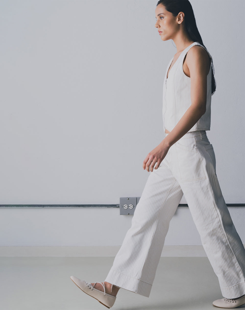 Jean flare tiro medio crudo rayas mujer