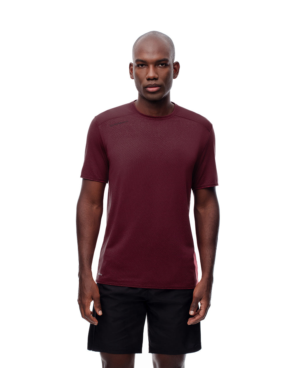 Camiseta deportiva control humedad vino tinto hombre