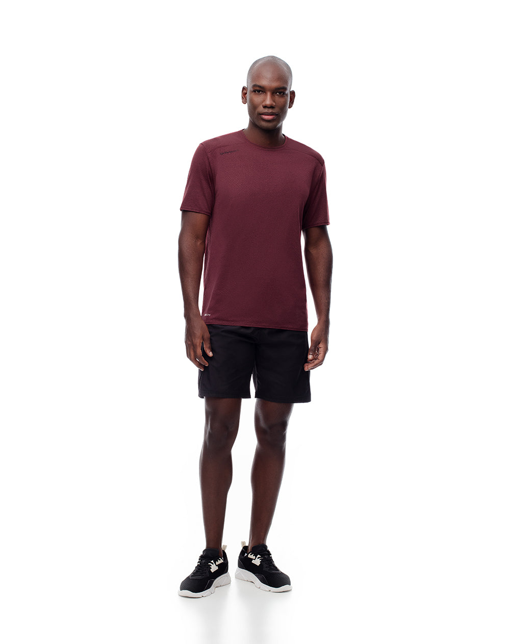 Camiseta deportiva control humedad vino tinto hombre