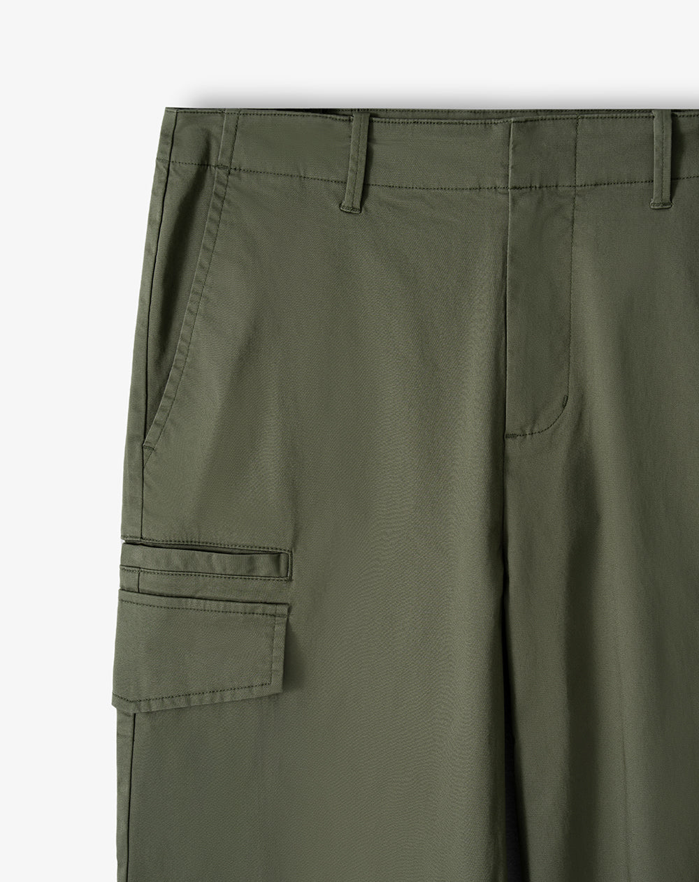 Pantalón tipo chino regular tiro medio verde oliva hombre