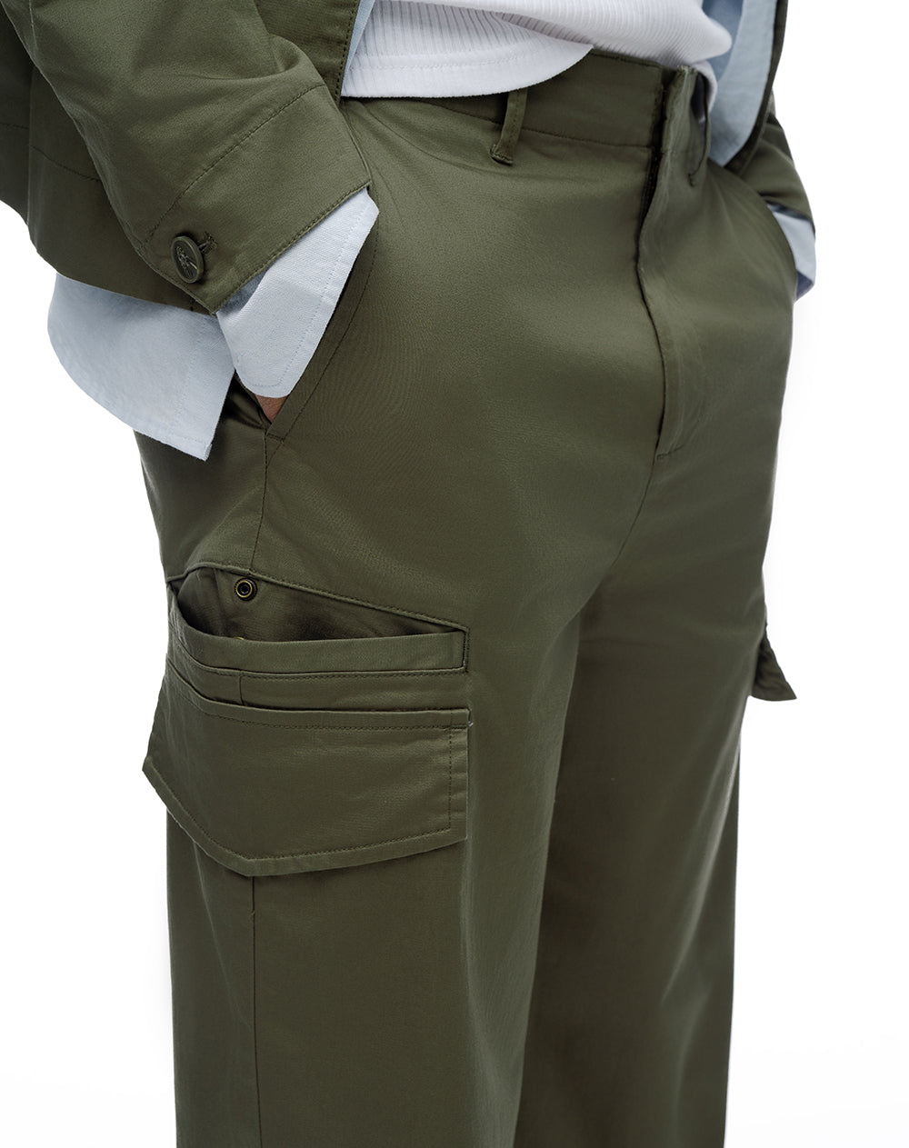 Pantalón tipo chino regular tiro medio verde oliva hombre