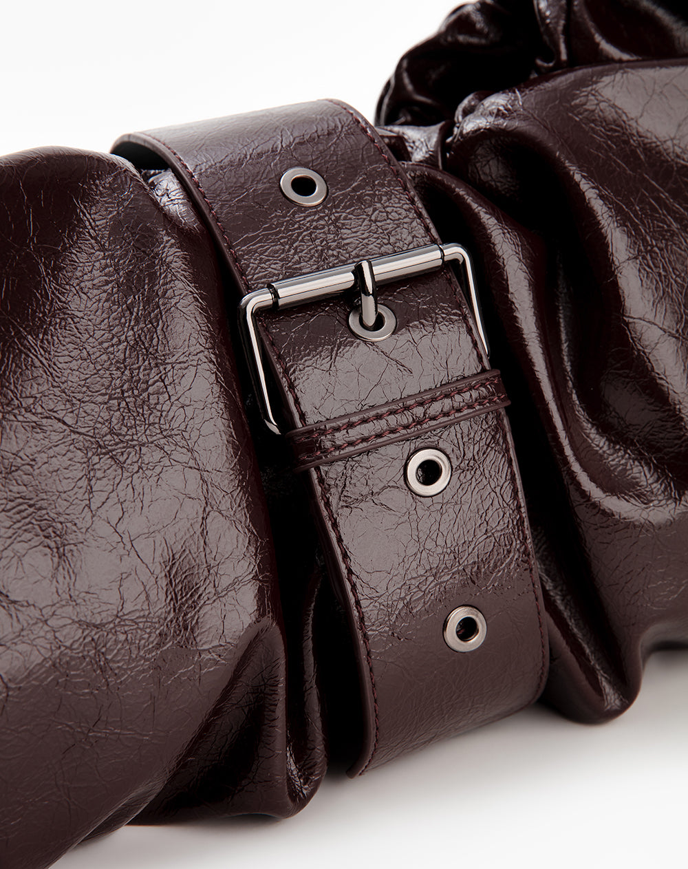 Bolso baguette fruncido café mujer