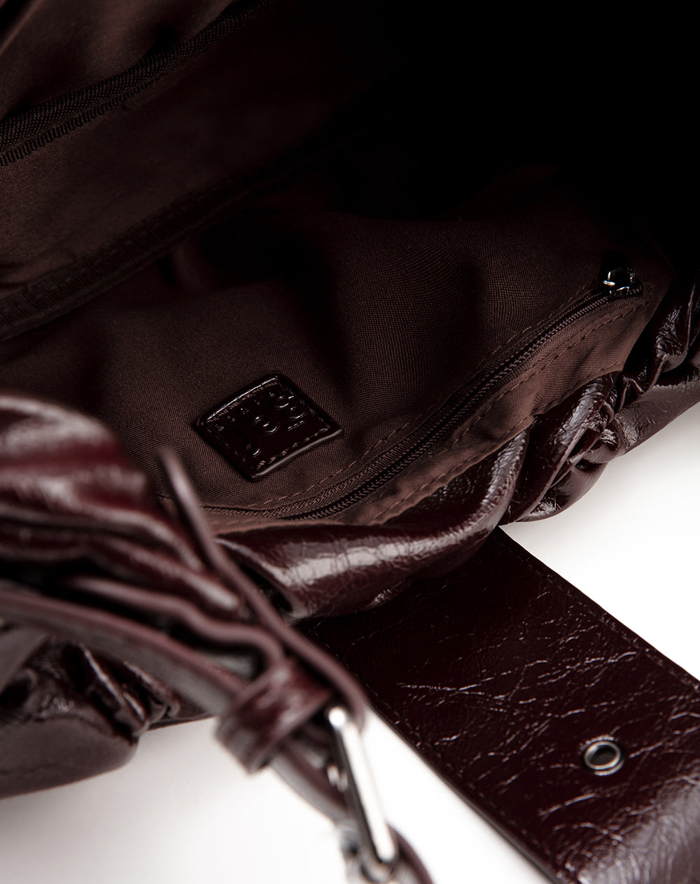 Bolso baguette fruncido café mujer