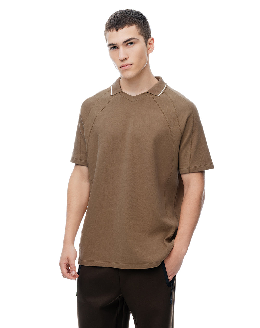 Polo regular café hombre