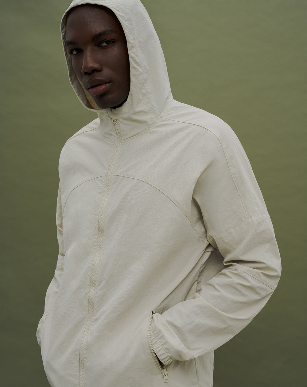 Chaqueta oversized fit con capucha arena