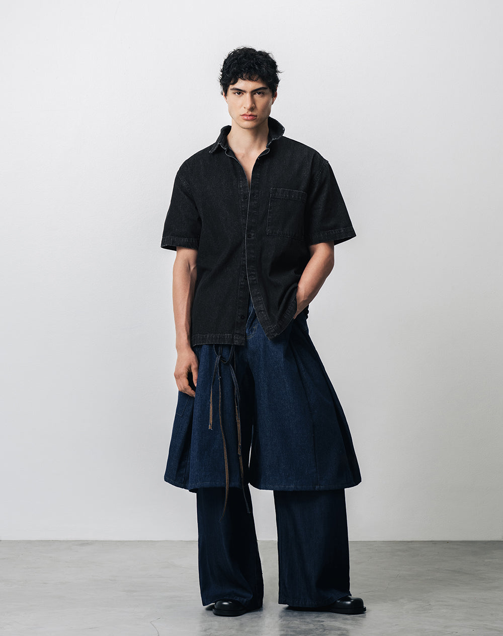 Camisa manga corta denim regular negra hombre