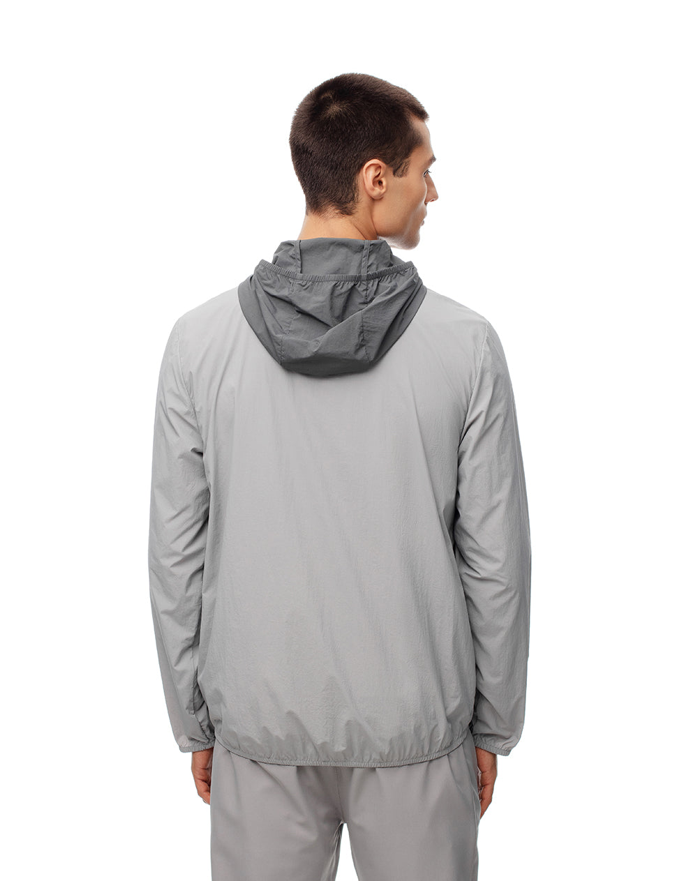 Chaqueta rompevientos gris hombre