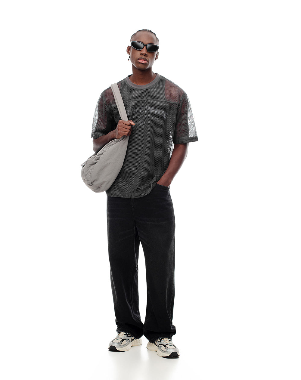 Camiseta regular malla gris estampada hombre