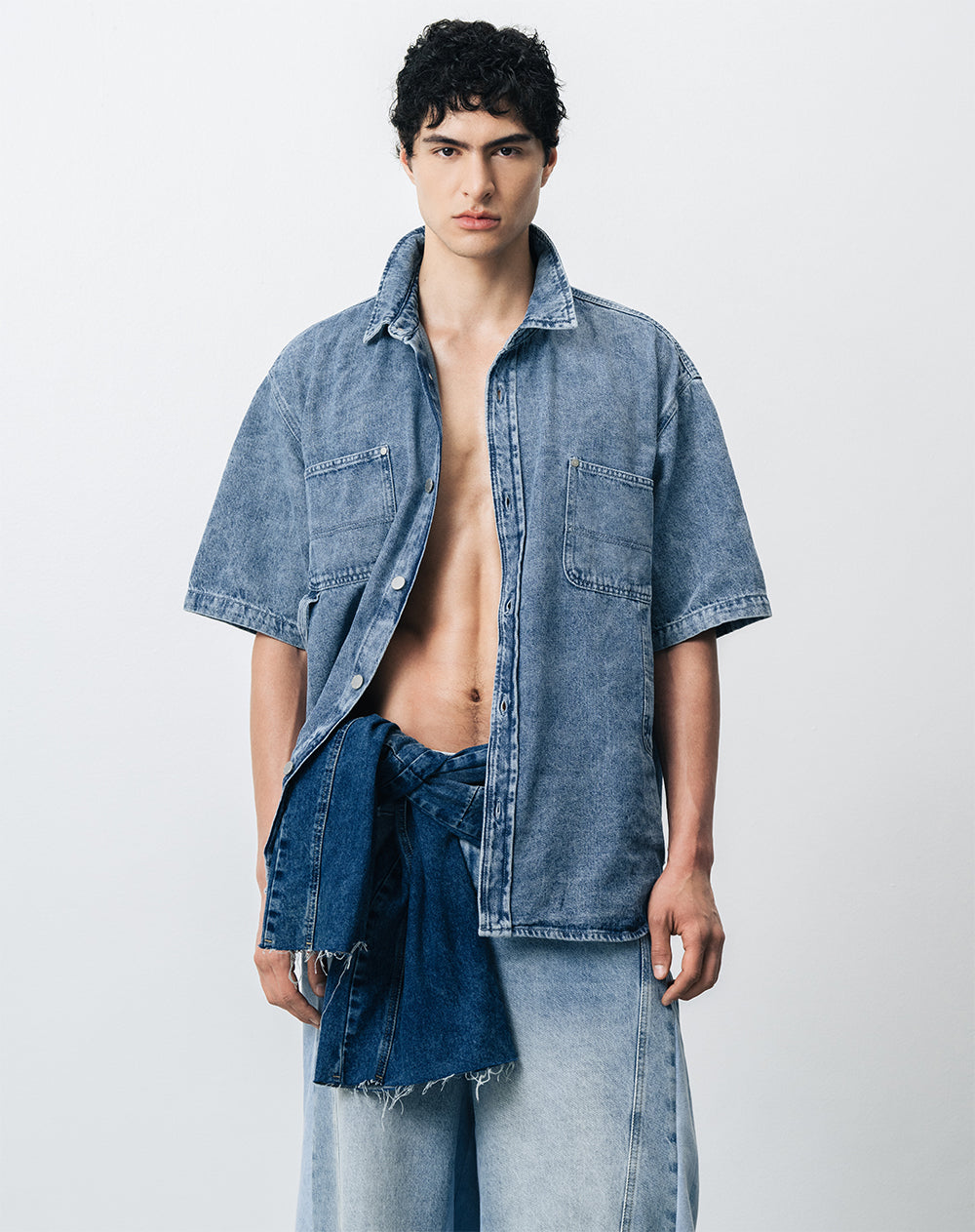 Camisa regular manga corta índigo medio hombre