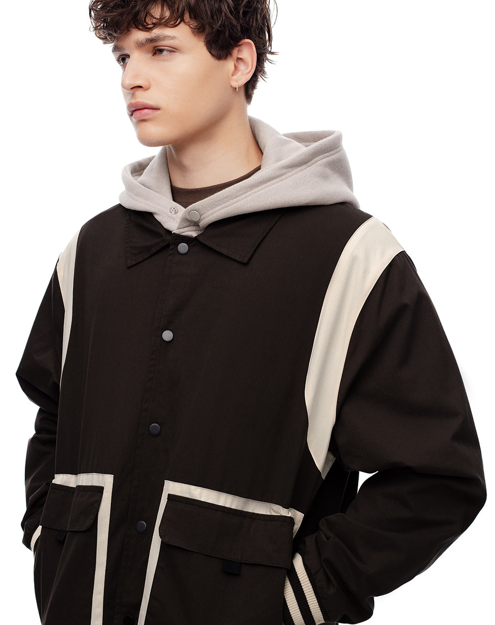 Chaqueta regular fit sin capucha cafe bloques