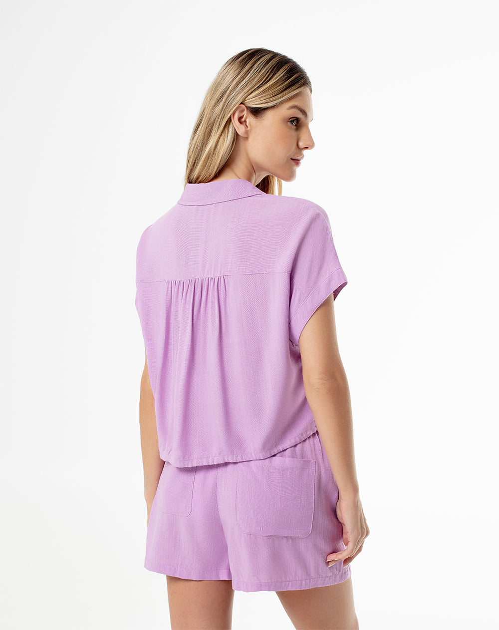 Camisa loose fit manga corta violeta