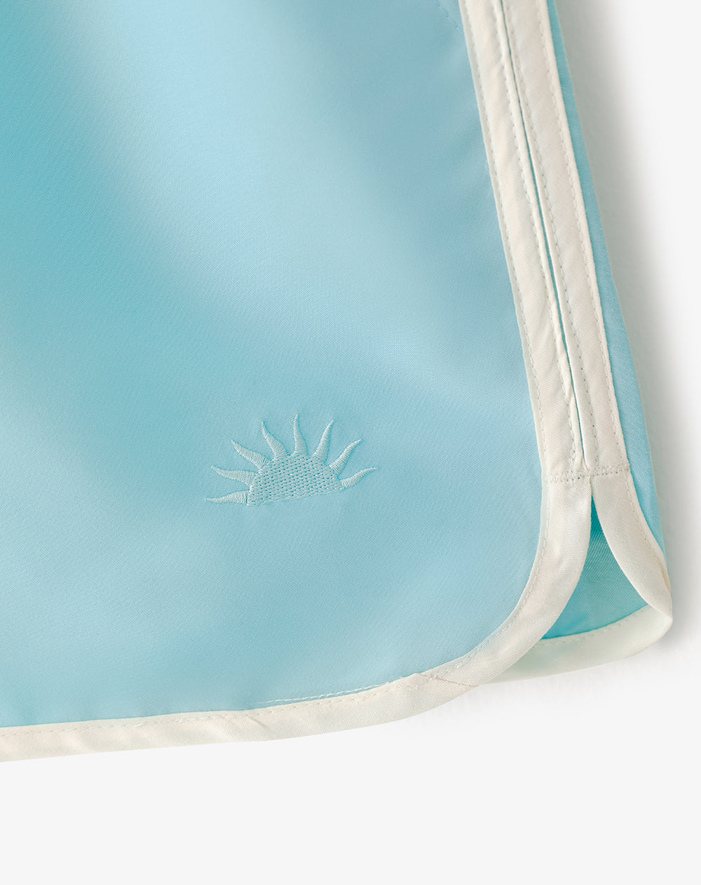 Short pantaloneta azul claro