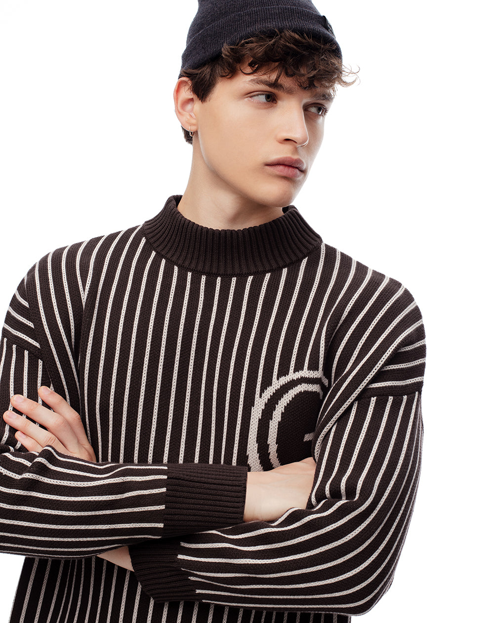 Buzo relaxed fit cafe rayas