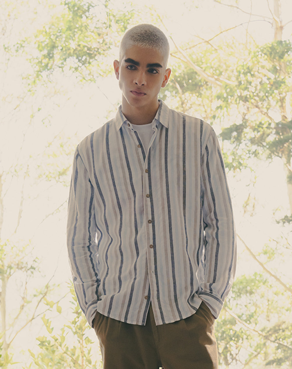 Camisa regular fit manga larga blanca con rayas