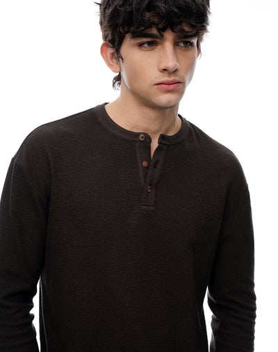 Camiseta slim fit manga larga café