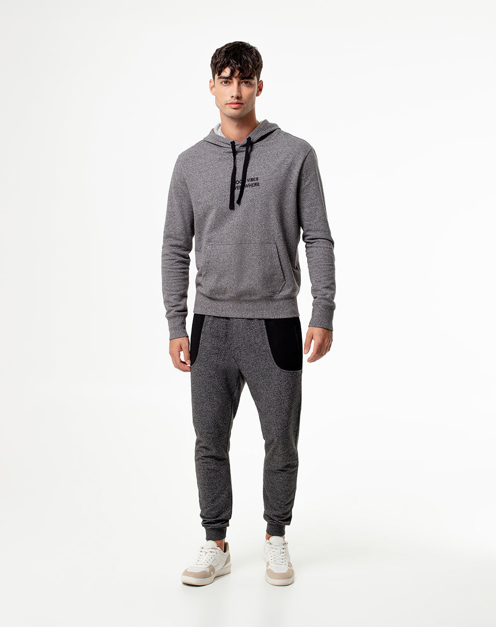 Buzo regular fit gris jaspe