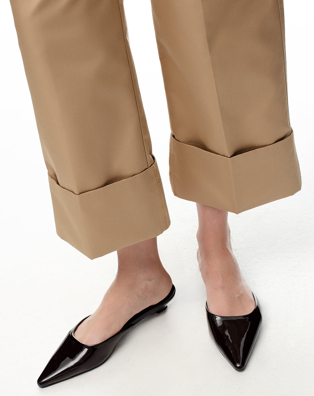 Pantalón regular fit tiro medio en drill kaki