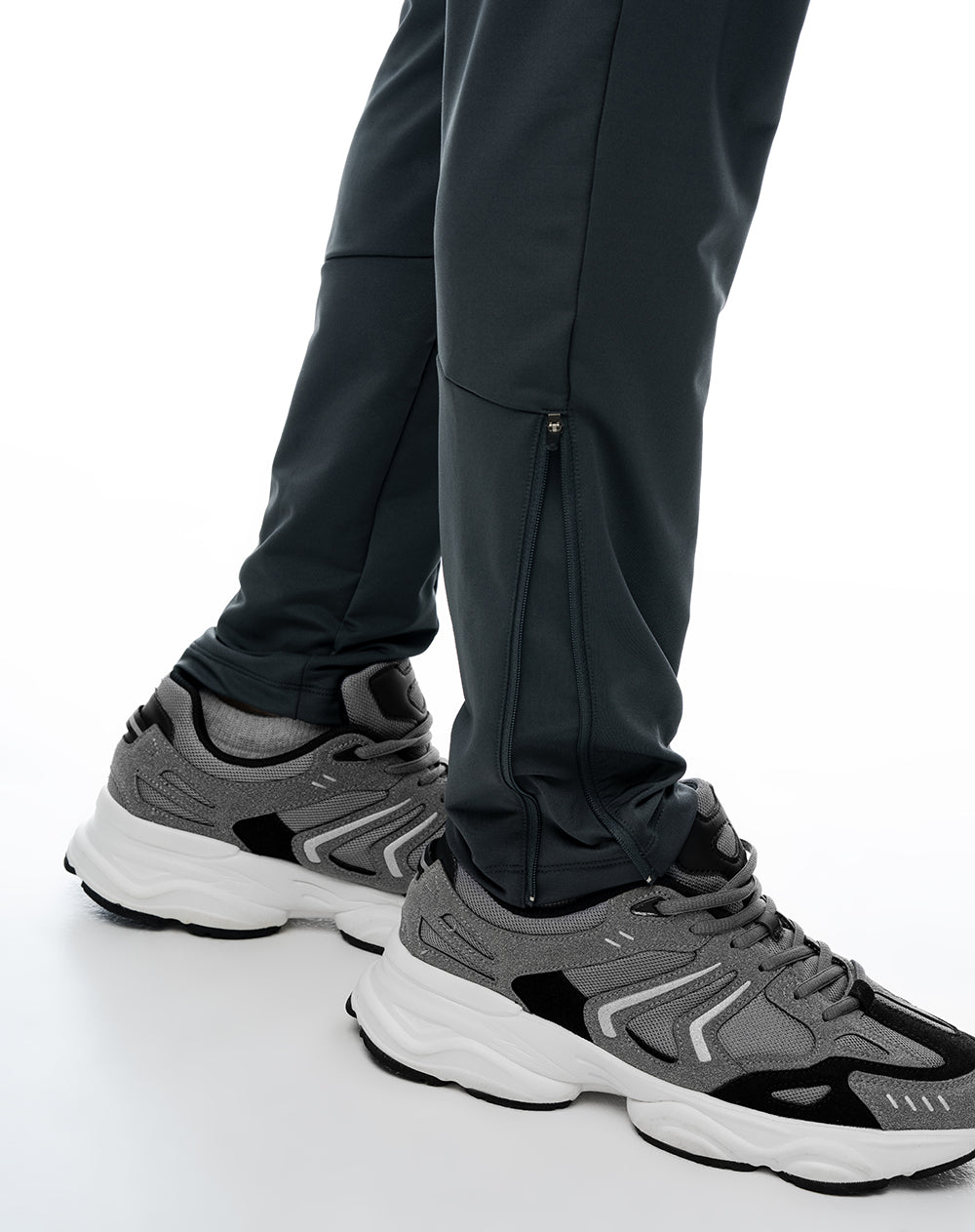 Pantalón deportivo control humedad gris hombre