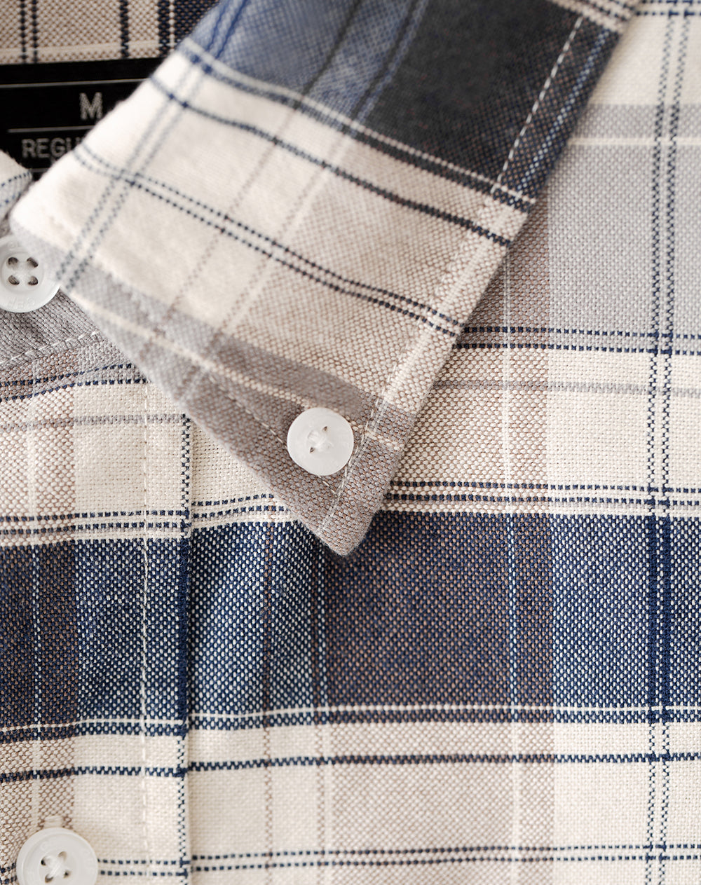 Camisa regular fit manga larga café con cuadros