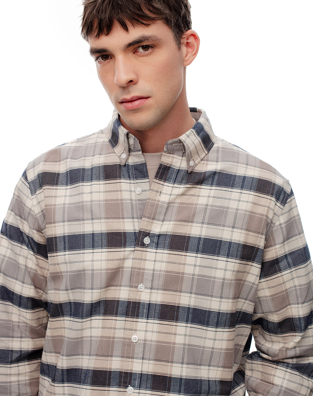 Camisa regular fit manga larga café con cuadros