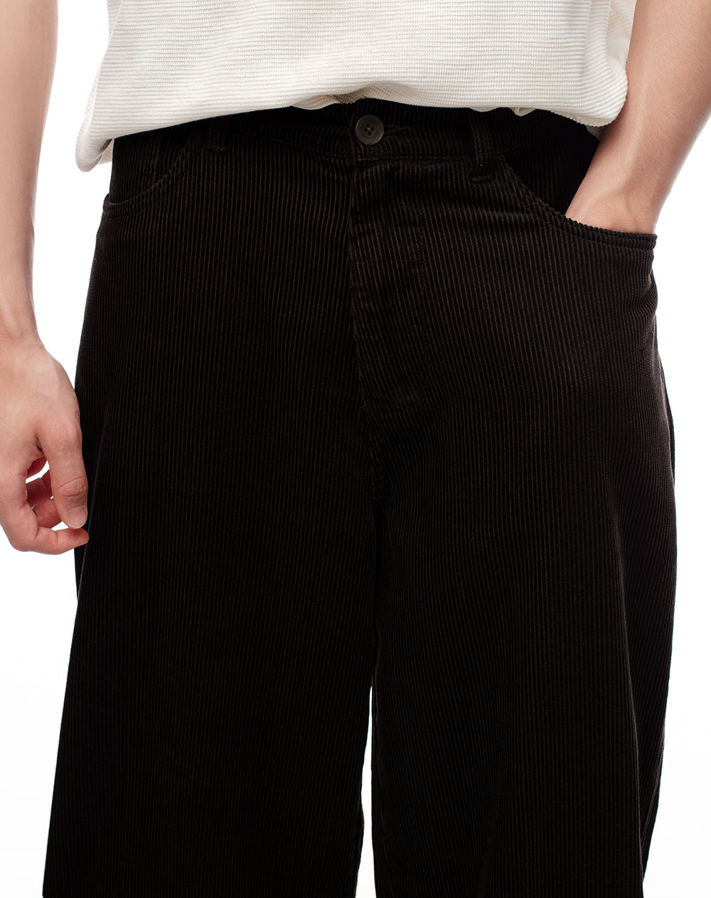 Pantalón oversized fit tiro medio en corduroy chocolate