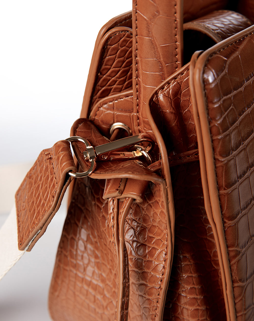Bolso estructurado texturizado café mujer
