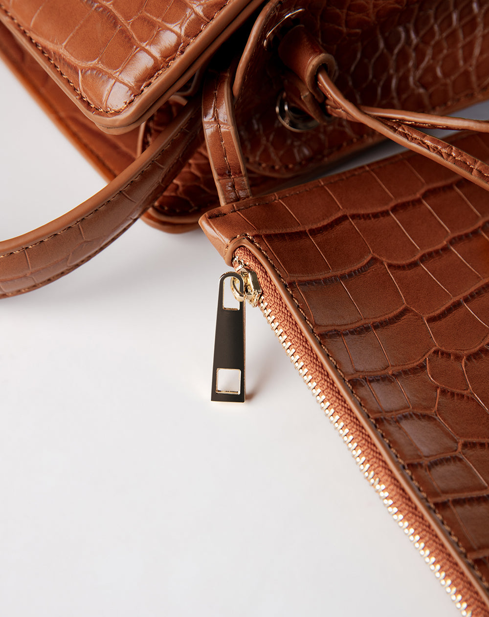Bolso estructurado texturizado café mujer