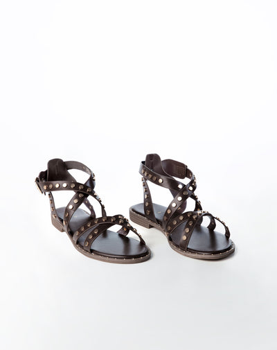 Sandalias planas café mujer