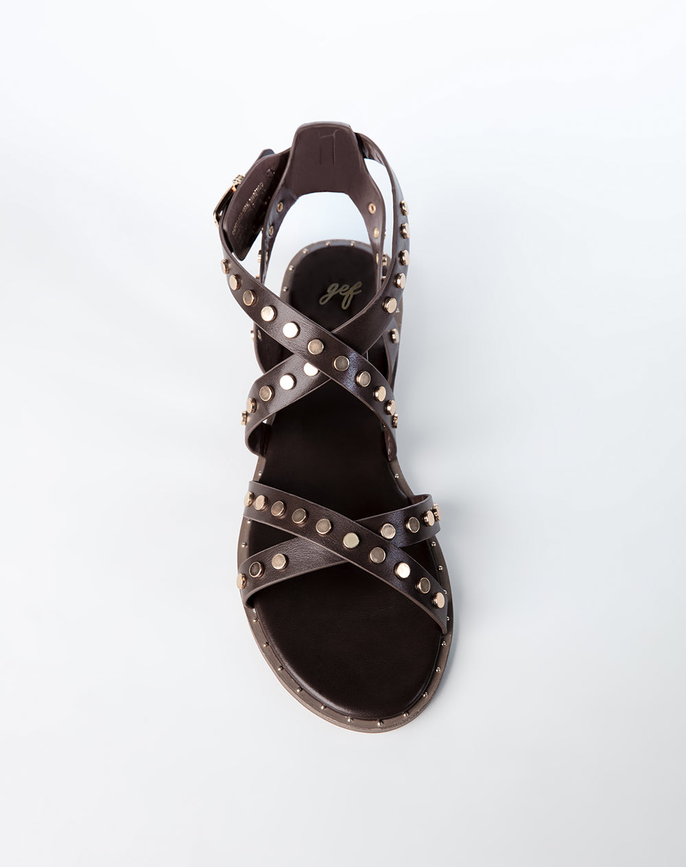Sandalias planas café mujer