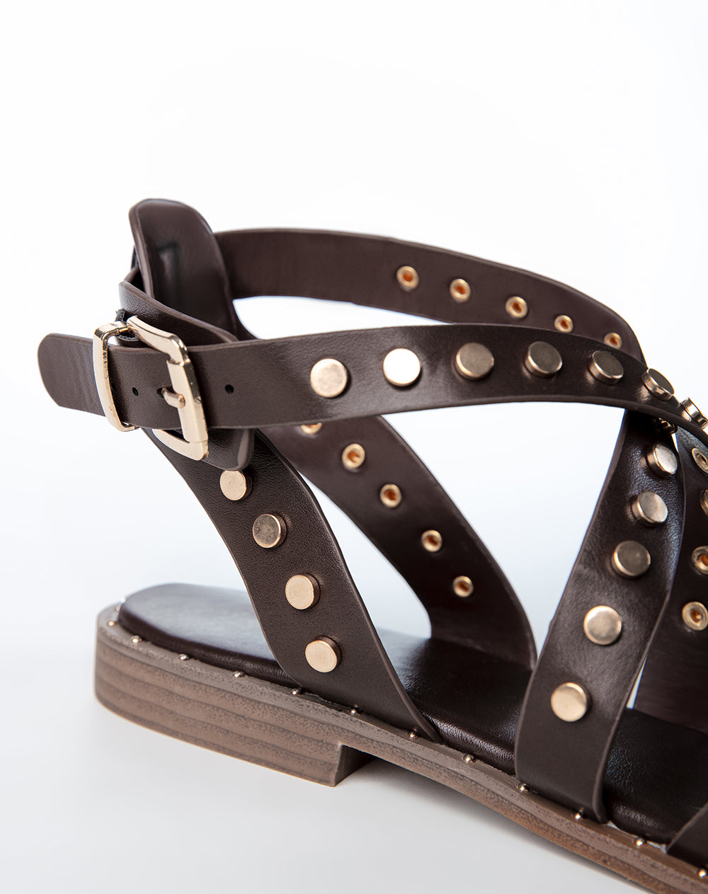 Sandalias planas café mujer