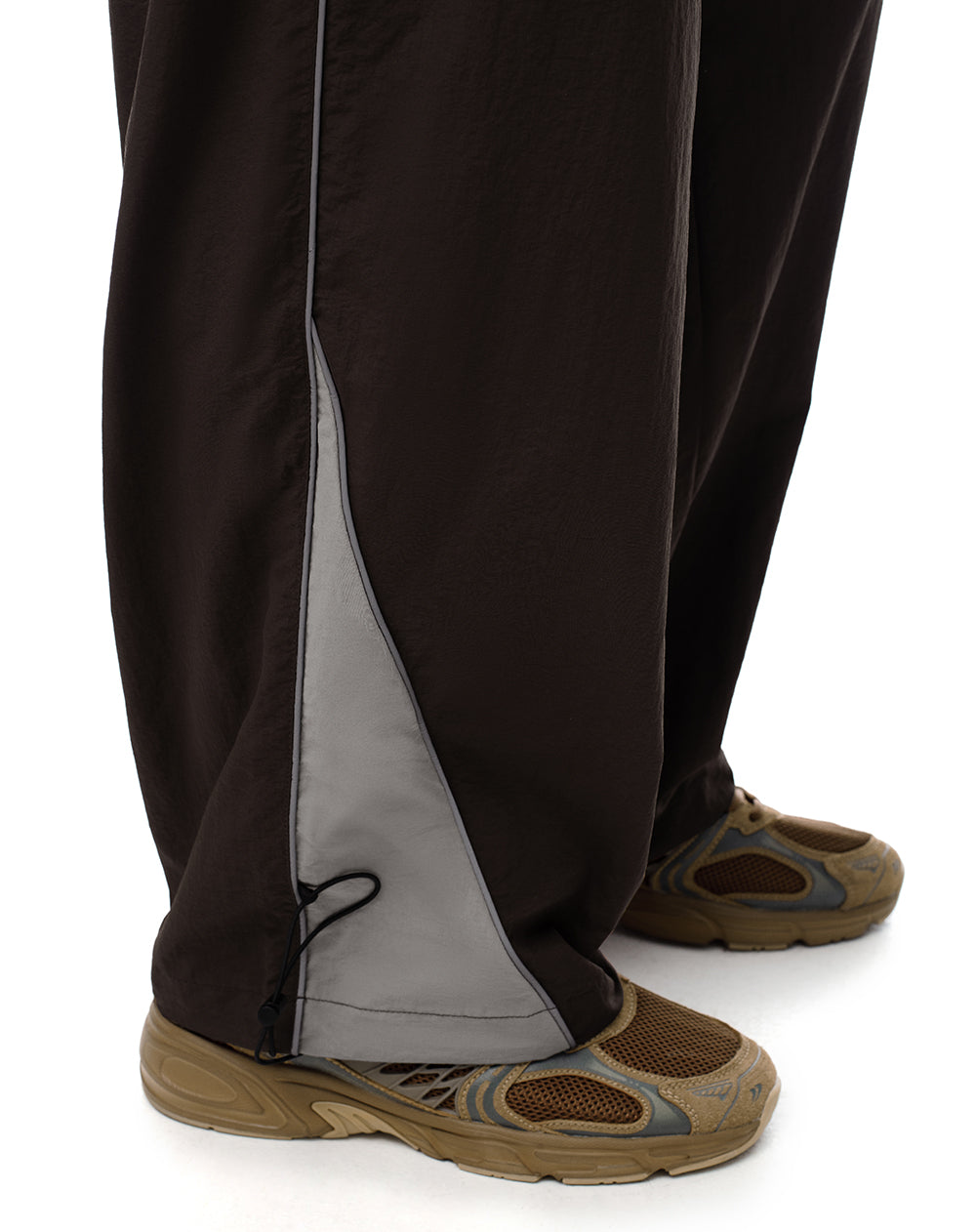 Pantalón oversized fit tiro medio cafe bloques