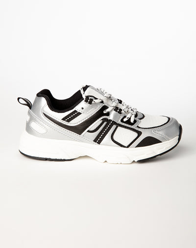 Tenis deportivos plateados niño