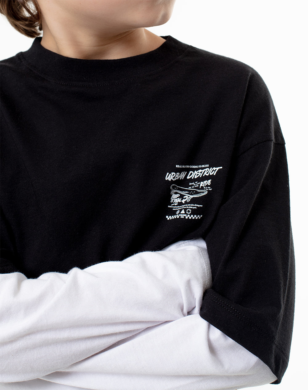 Camiseta regular fit manga larga negro bloques