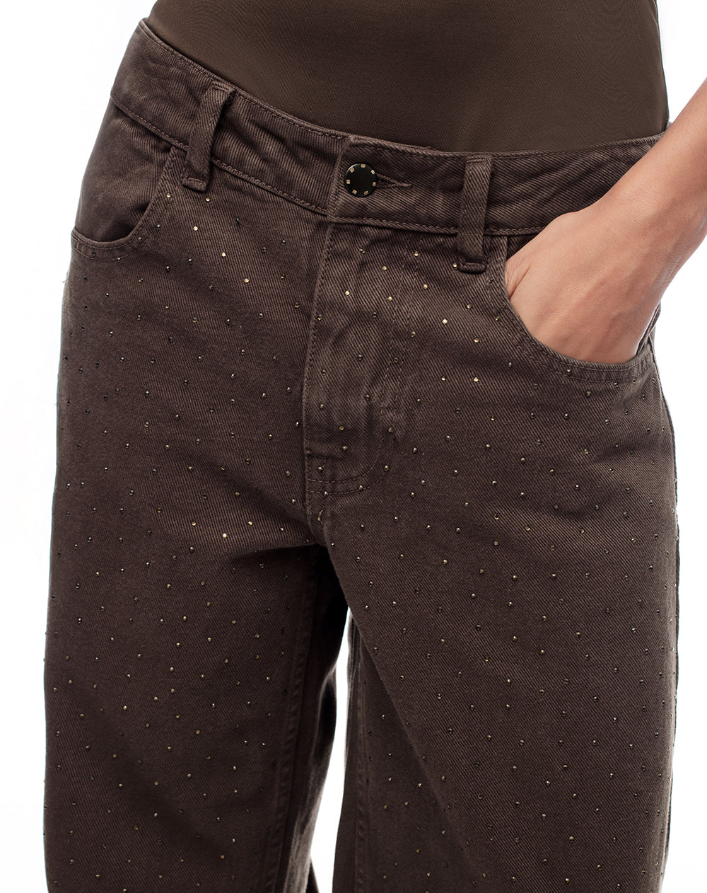 Pantalón regular fit tiro medio en drill chocolate