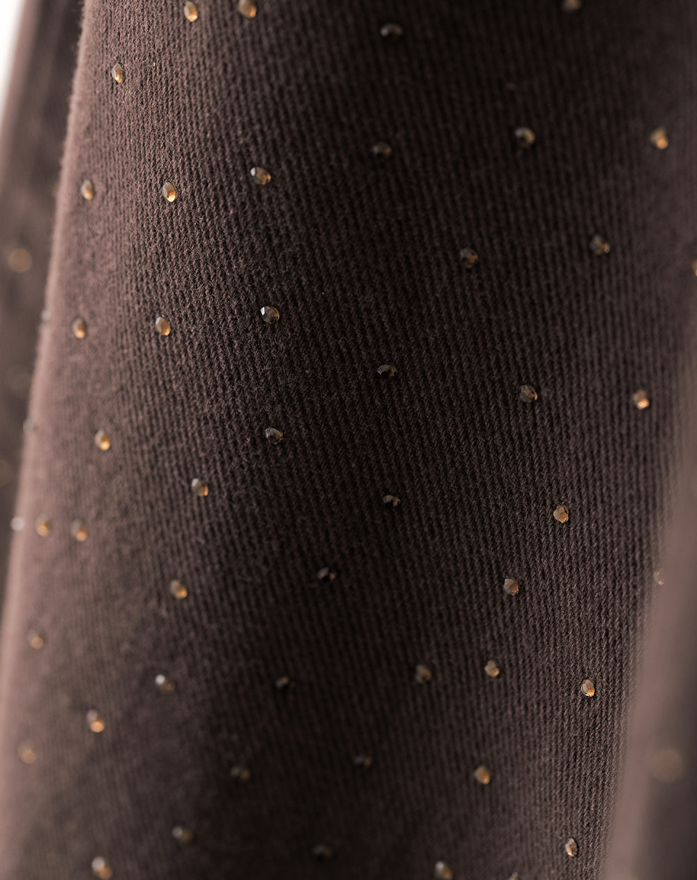 Pantalón regular fit tiro medio en drill chocolate