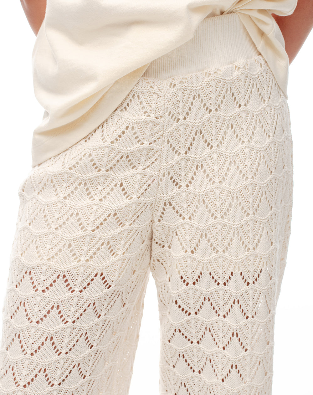 Pantalón recto tiro medio tejido crema niña