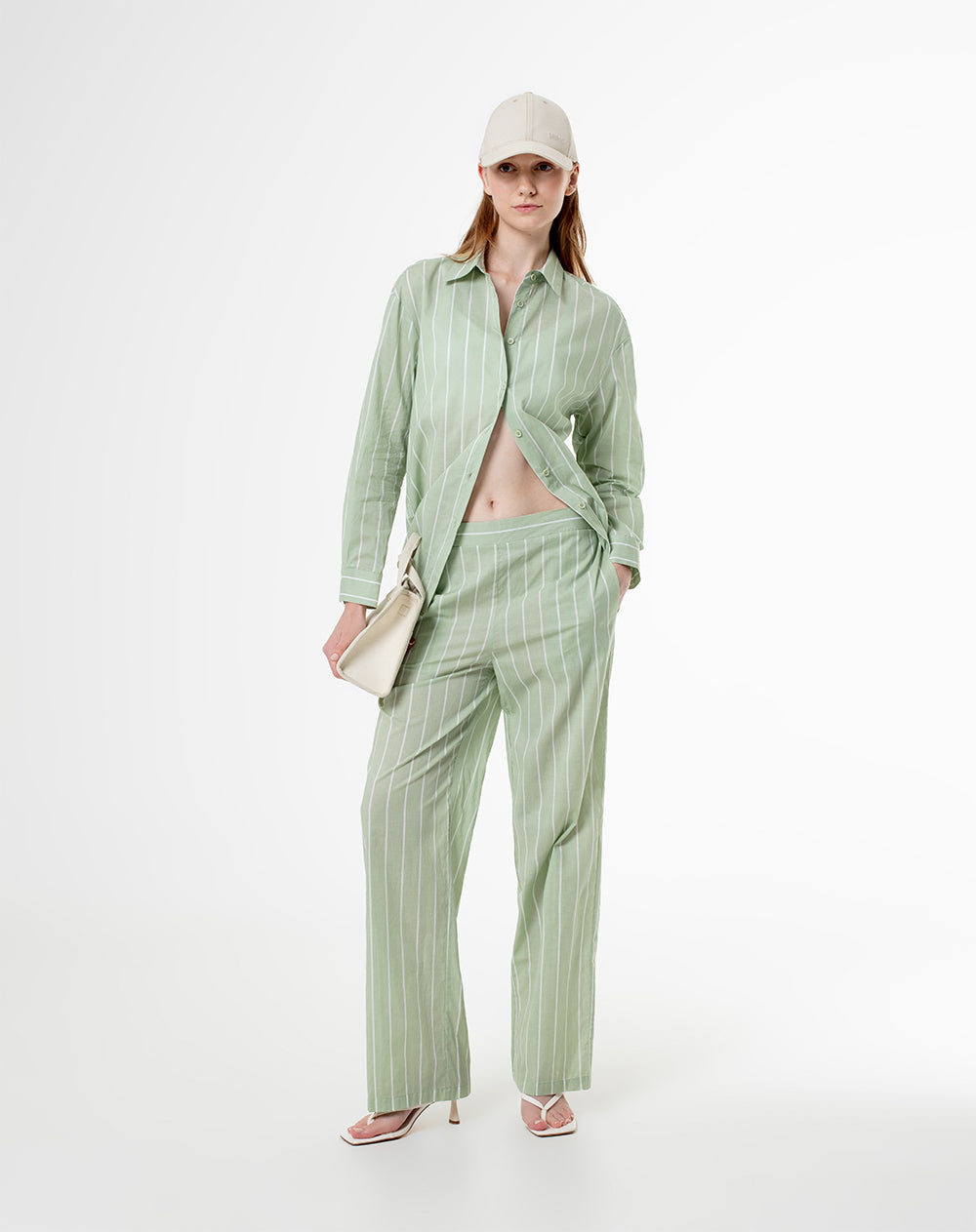 Pantalón regular fit tiro alto verde rayas