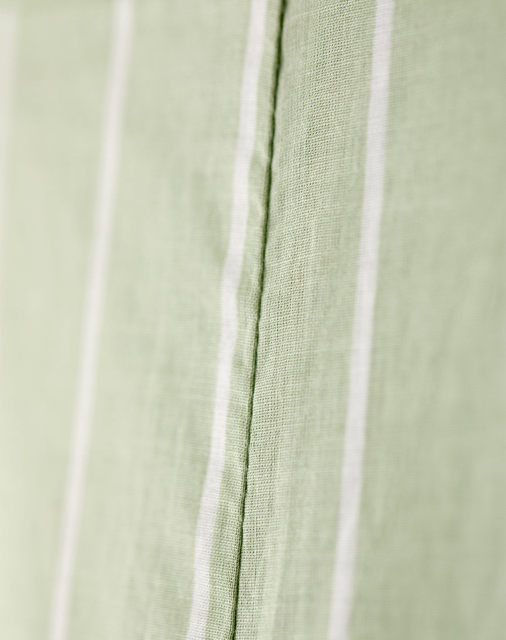 Pantalón regular fit tiro alto verde rayas