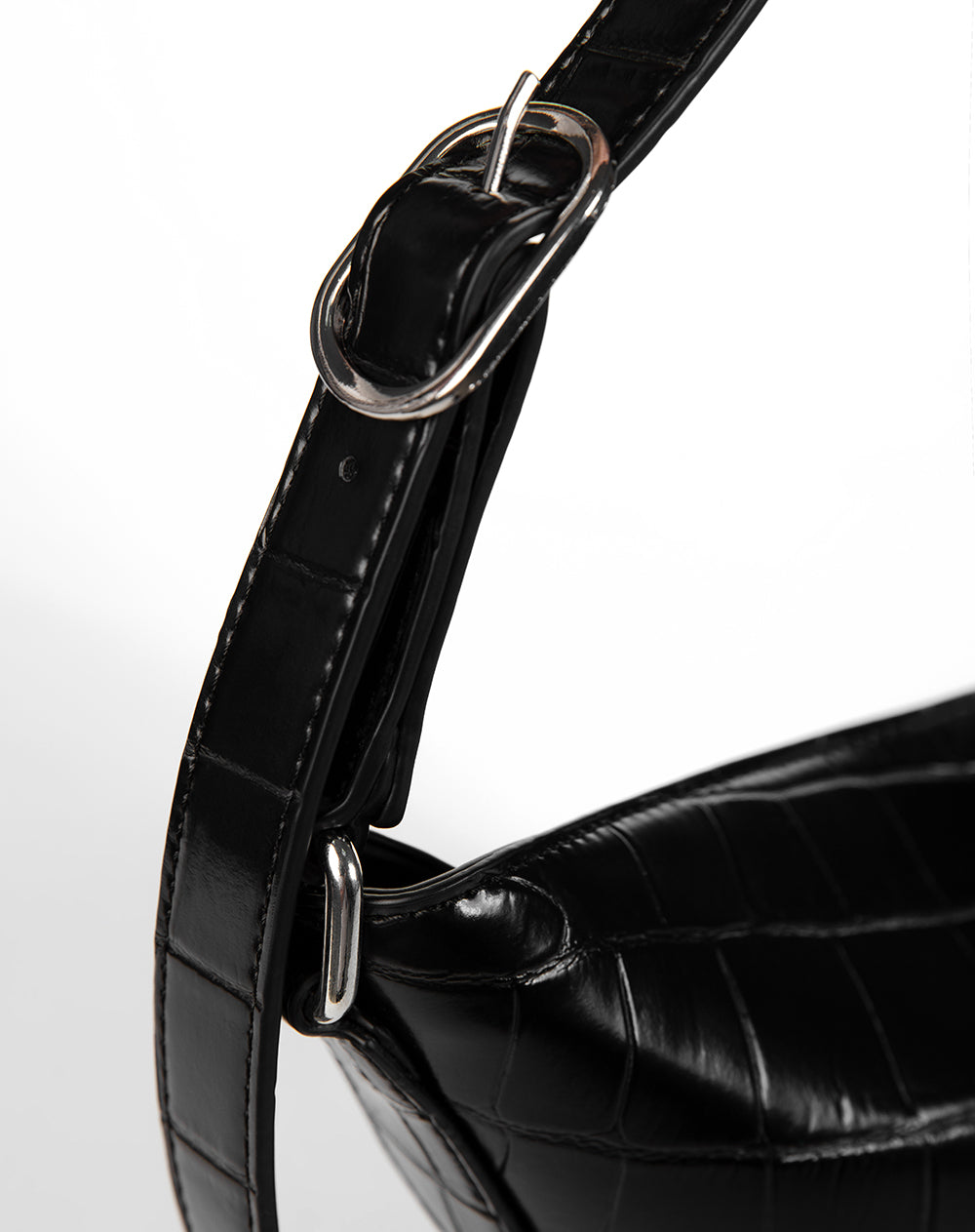 Bolso tipo bucket bag texturizado negro