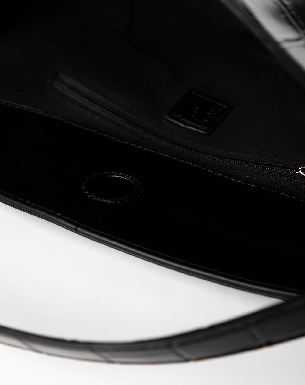 Bolso tipo bucket bag texturizado negro